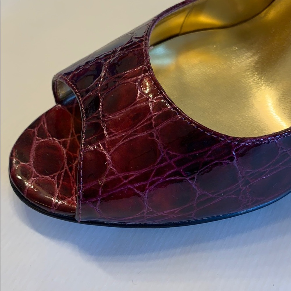 Purple-pink faux-skin heel